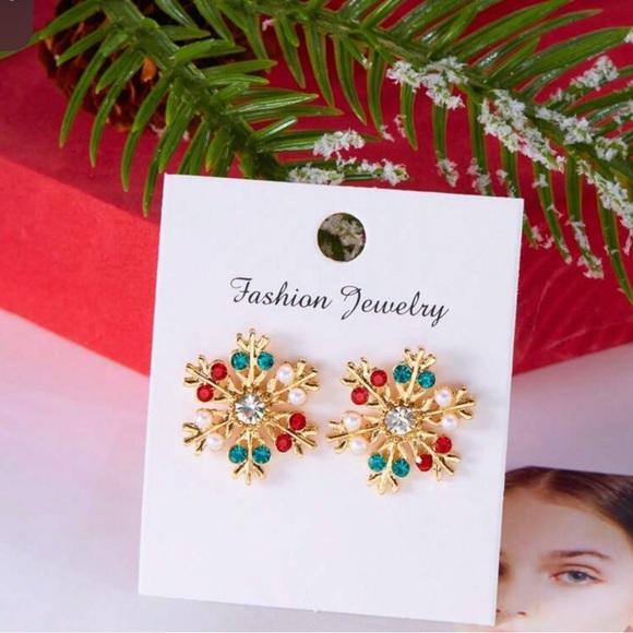Brand New Snowflake Stud Earrings - Picture 11 of 16